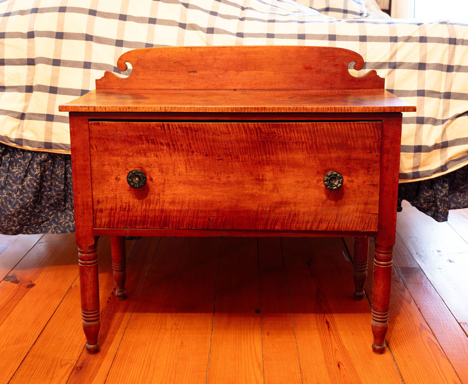 UNUSUAL COUNTRY TIGER MAPLE STAND. (1 of 5)