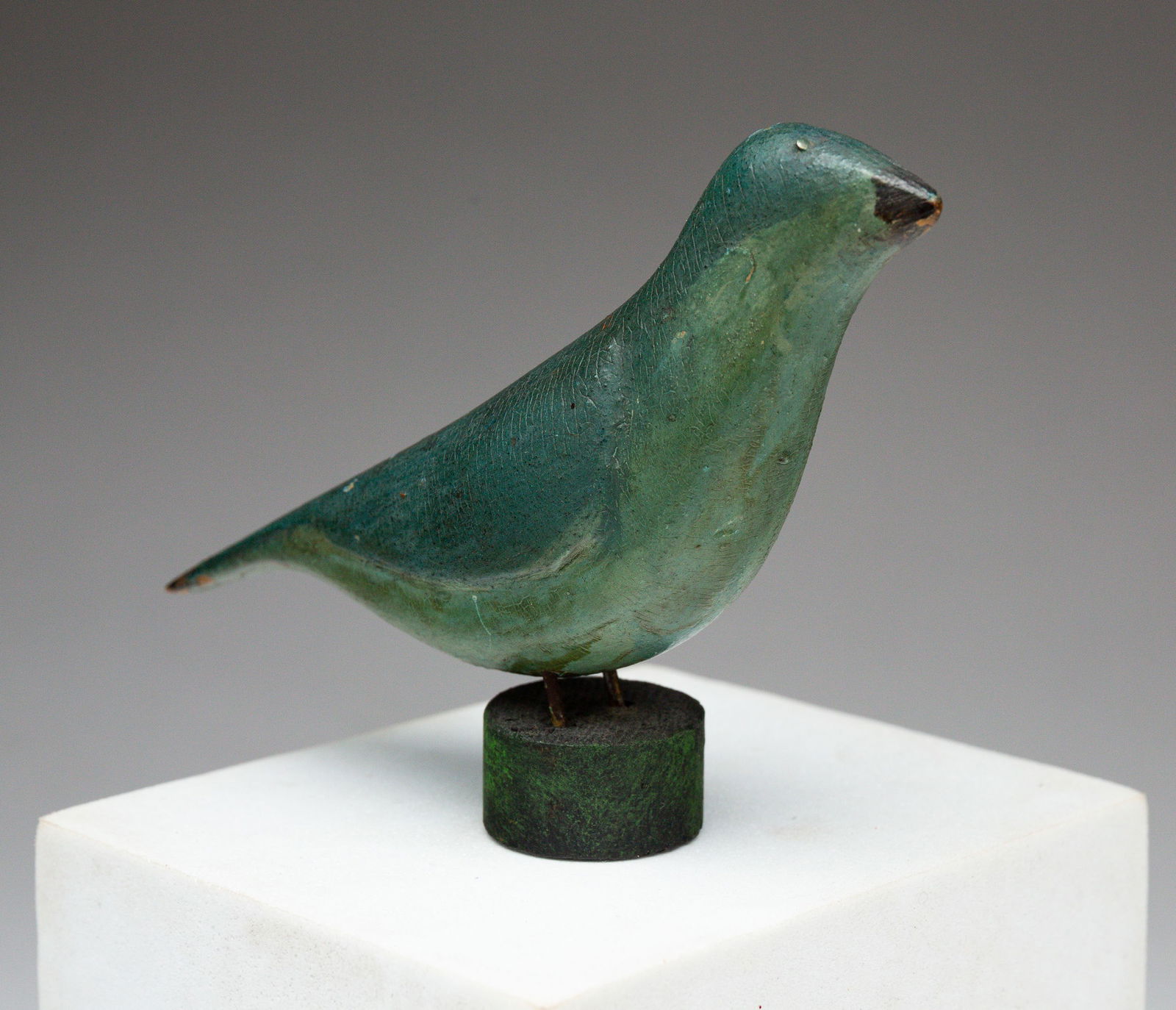 FOLK ART CARVED BIRD. (1 of 3)