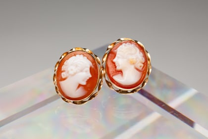 PAIR OF CAMEO EARRINGS.