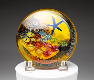 PETER RAOS STUDIO ART GLASS PAPERWEIGHT.