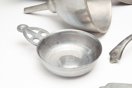 GROUP OF AMERICAN AND EUROPEAN PEWTER.