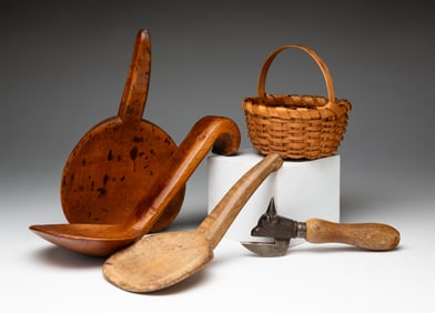 FIVE KITCHEN PIECES.