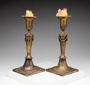 PAIR OF NEOCLASSICAL SILVER CANDLESTICKS.