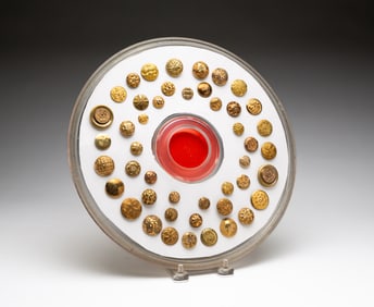 GROUP OF GOLDEN AGE BRASS BUTTONS.