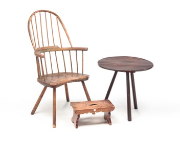 THREE ENGLISH COUNTRY FURNITURE PIECES.