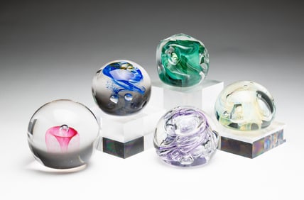 FIVE ART GLASS PAPERWEIGHTS INCLUDING LONSWAY.