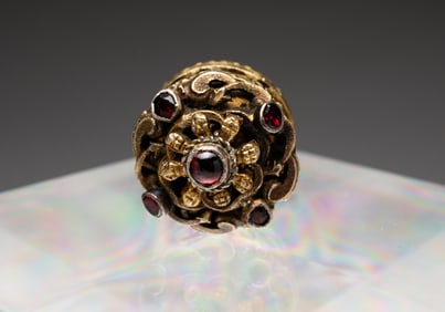 LARGE FILIGREE SMUGGLERS BUTTON.