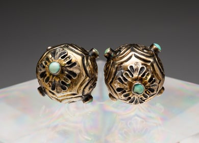 PAIR OF SMUGGLERS BUTTONS.