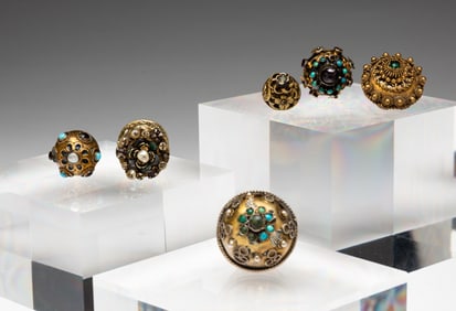 GROUP OF ORNATE BUTTONS.