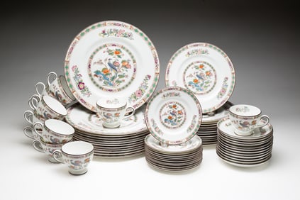 SET OF WEDGEWOOD "KUTANI CRANE" PATTERN CHINA.