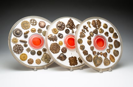 THREE GROUPS OF VINTAGE BUTTONS.