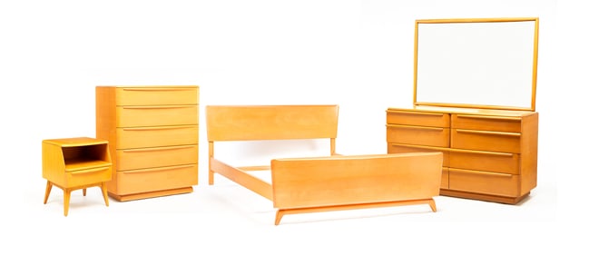 HEYWOOD WAKEFIELD FOUR-PIECE BEDROOM SUITE.