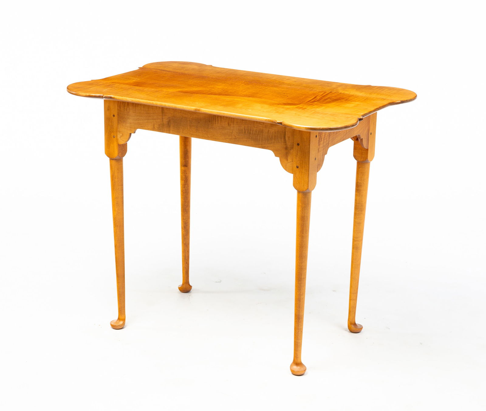 MARSHALL JAMES QUEEN ANNE STYLE TEA TABLE. (1 of 4)
