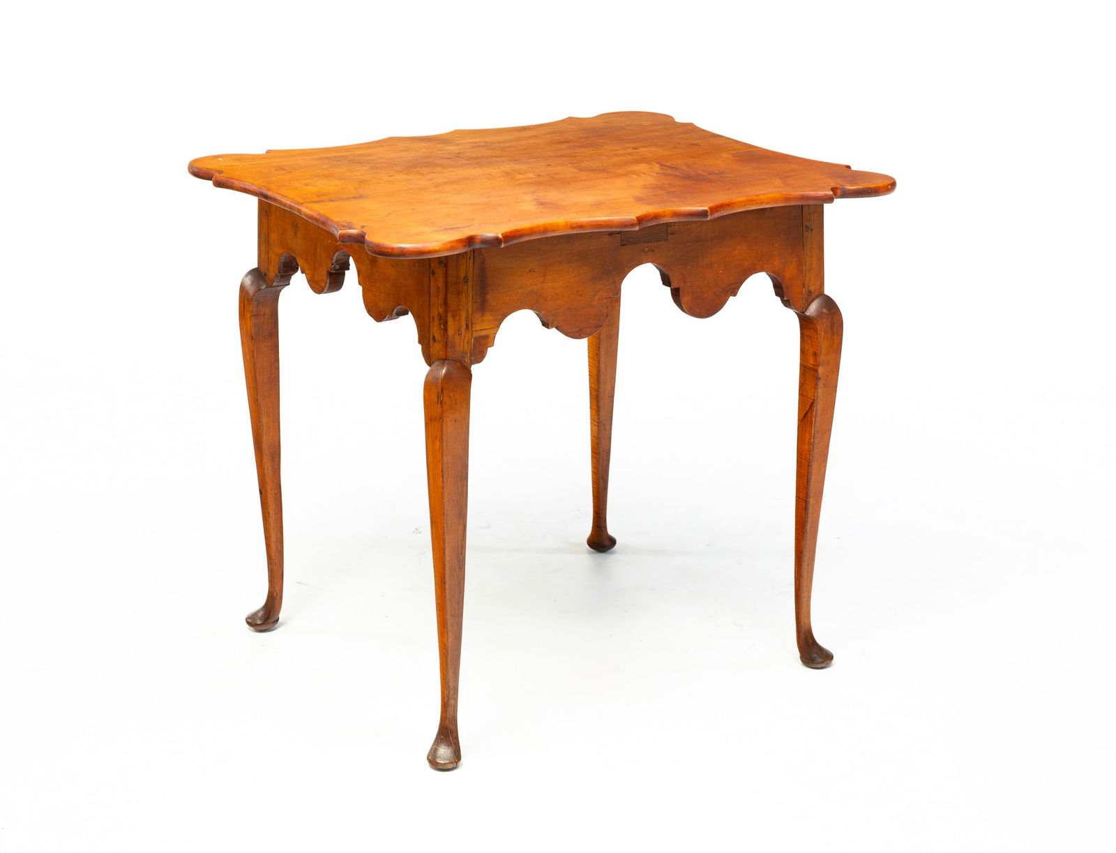 QUEEN ANNE STYLE TEA TABLE. (1 of 4)