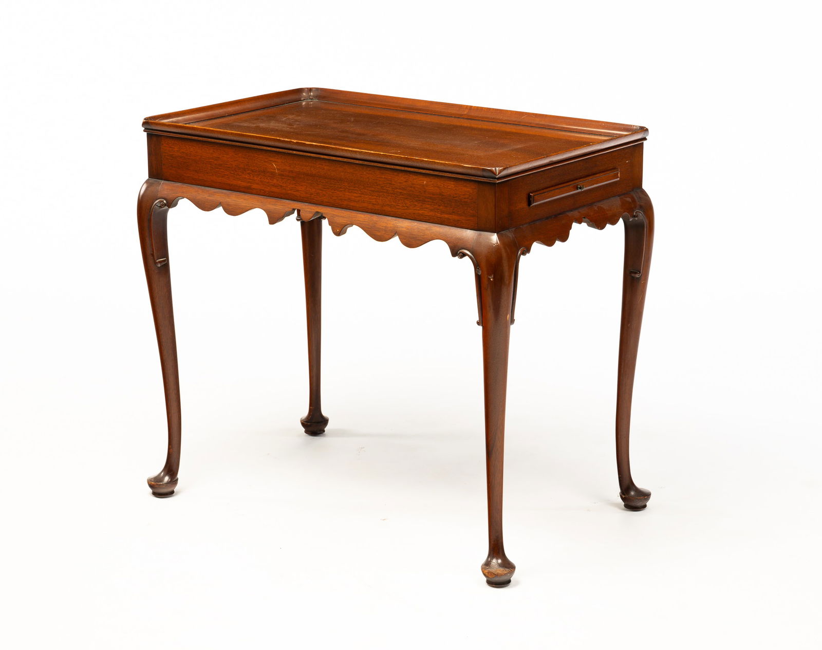 KITTINGER WILLIAMSBURG QUEEN ANNE TEA TABLE. (1 of 4)