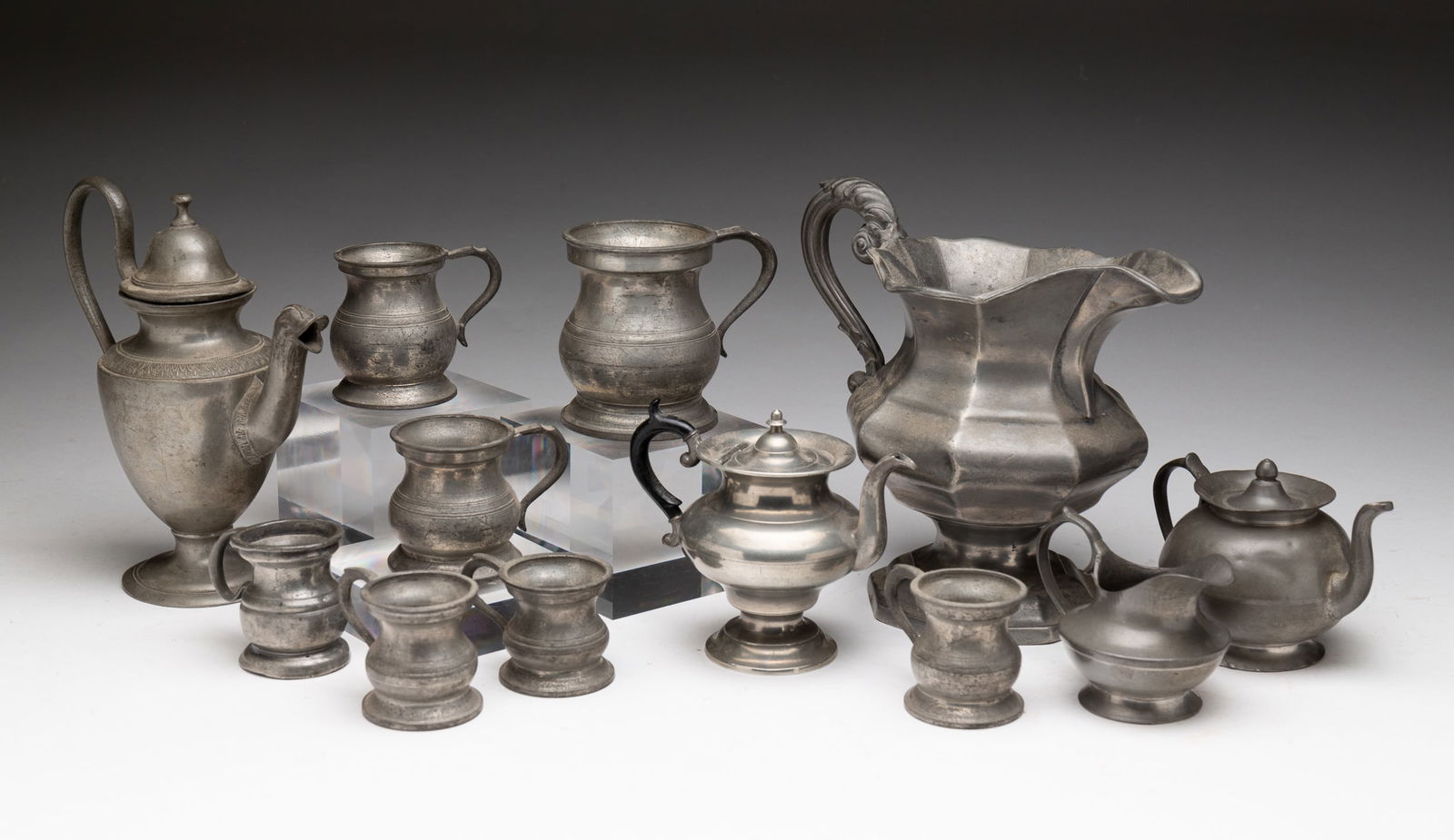 GROUPING OF PEWTER PIECES. (1 of 4)