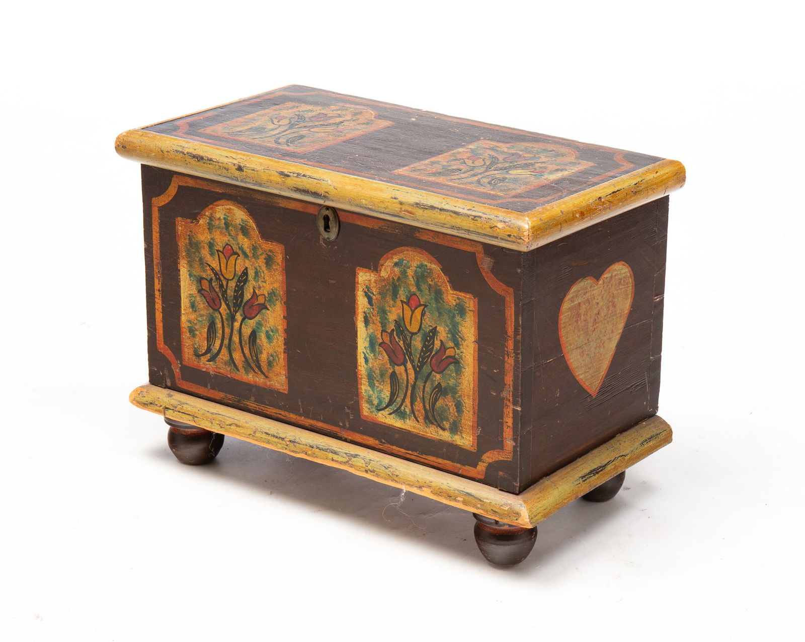 CHILD'S SIZE DECORATED BLANKET CHEST. (1 of 5)