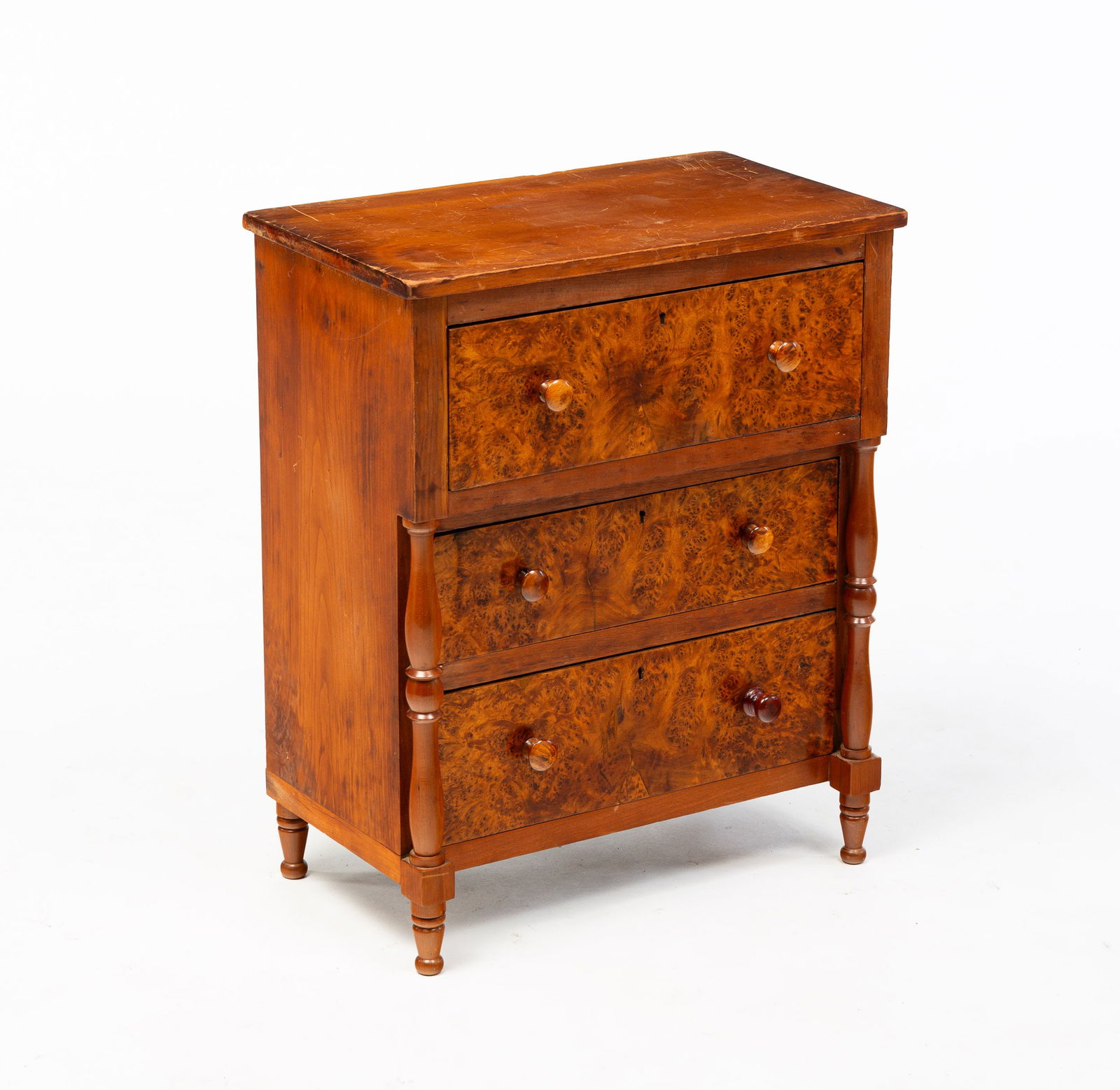 CHILD'S SIZE TRANSITIONAL CHEST OF DRAWERS. (1 of 5)