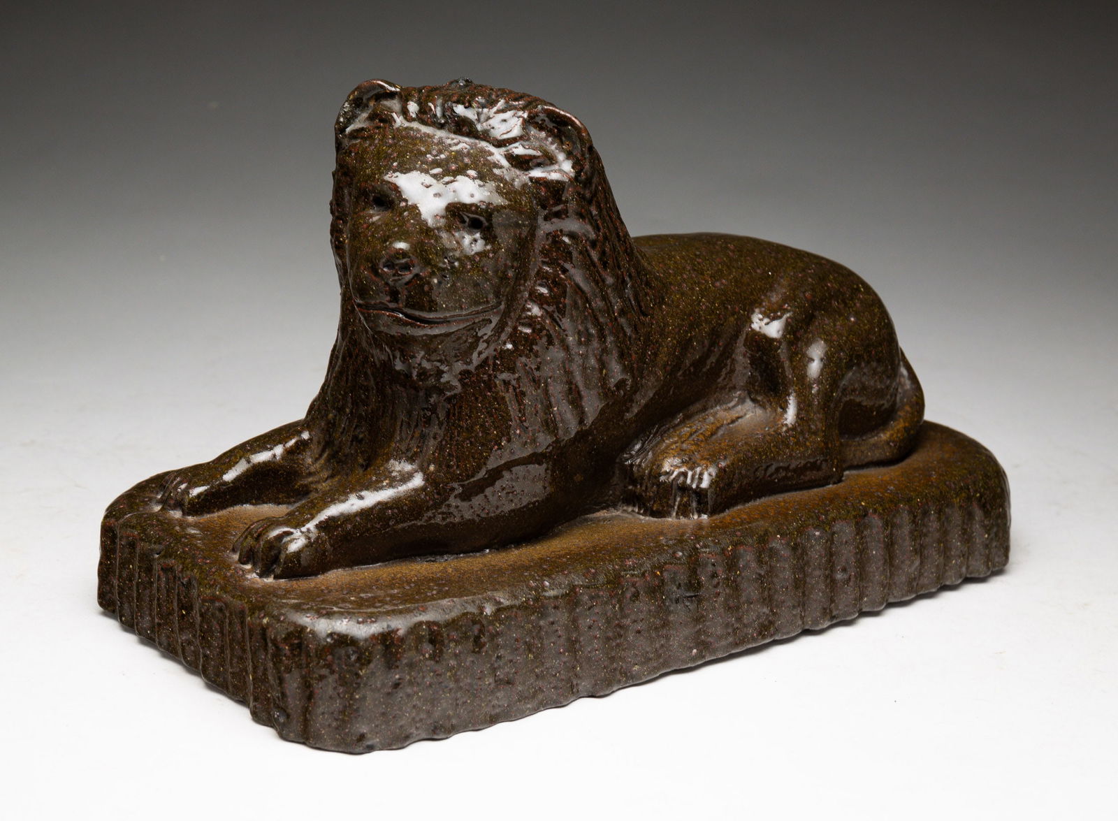 RED CLAY / SEWERTILE RECLINING LION. (1 of 4)