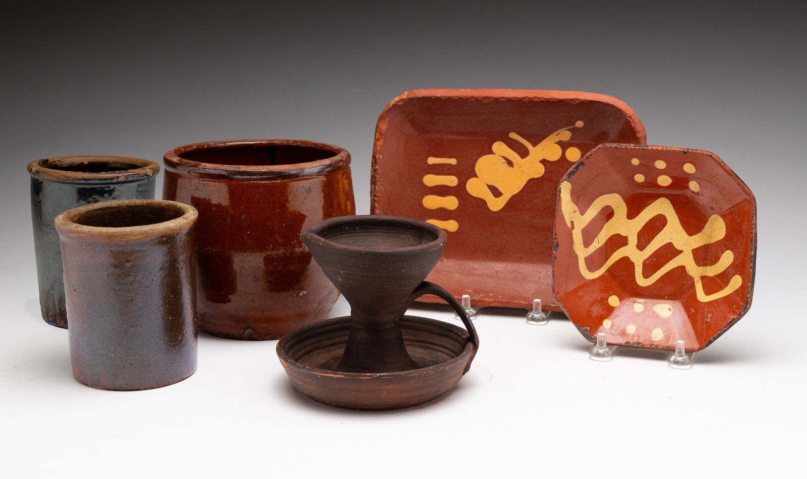GROUP OF ASSORTED CERAMIC PIECES. (1 of 6)