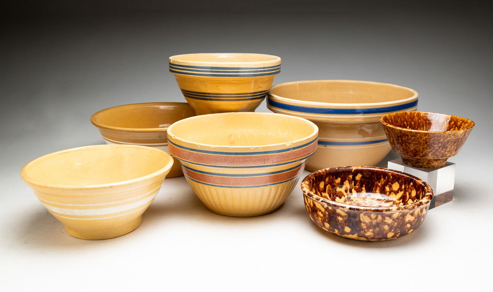 SEVEN YELLOWWARE BOWLS. (1 of 4)