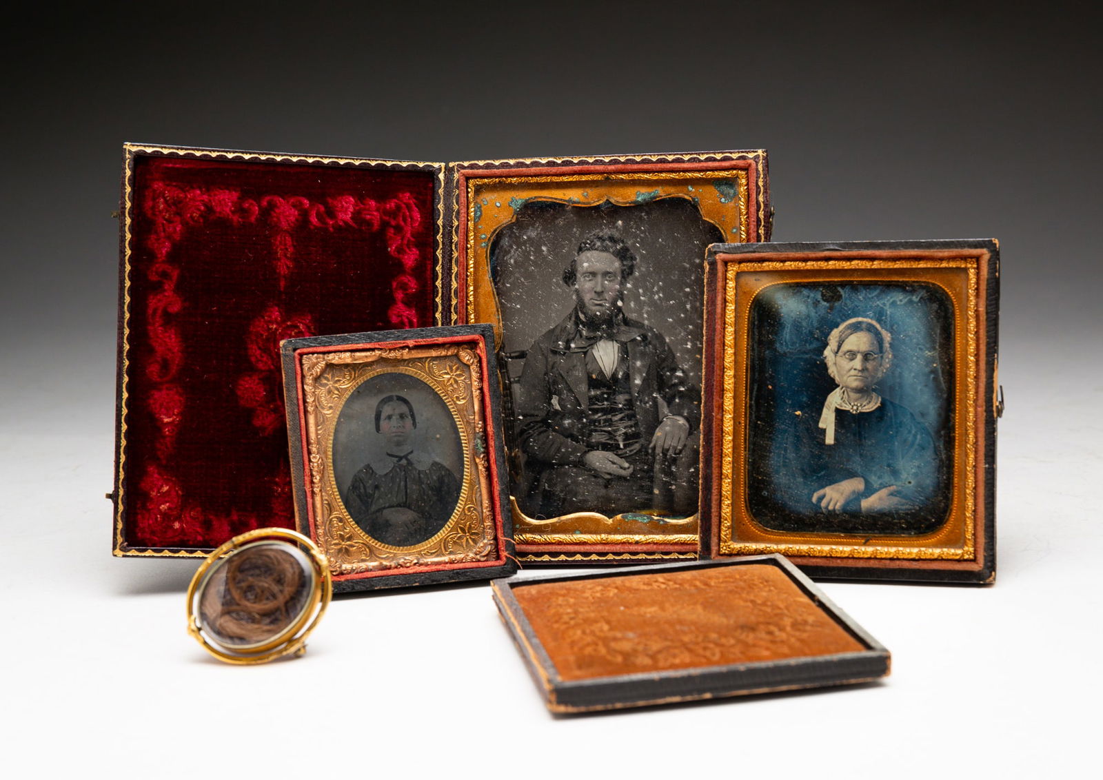 THREE CASED IMAGES AND A MOURNING LOCKET. (1 of 6)