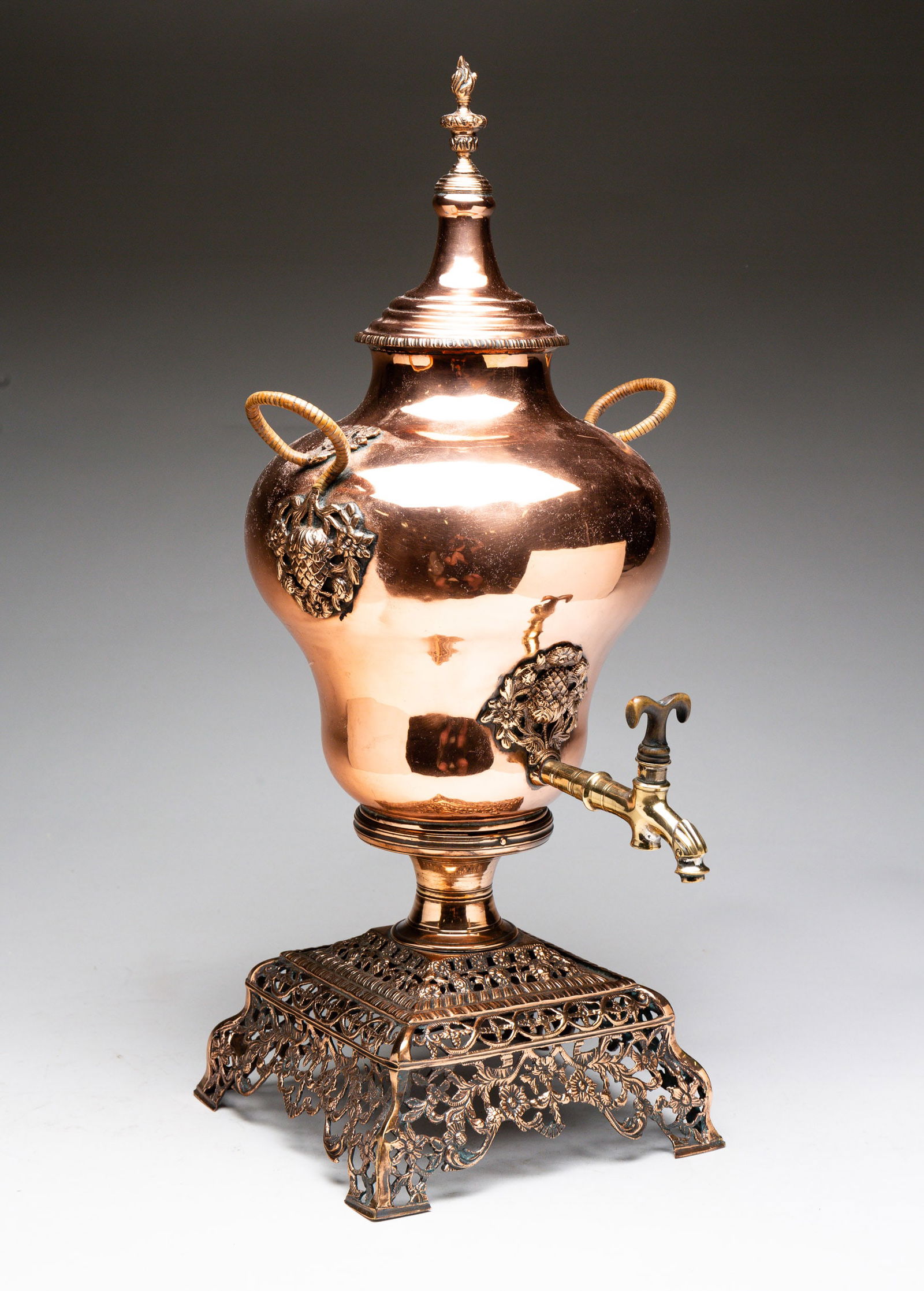 COPPER HOT WATER POT. (1 of 6)