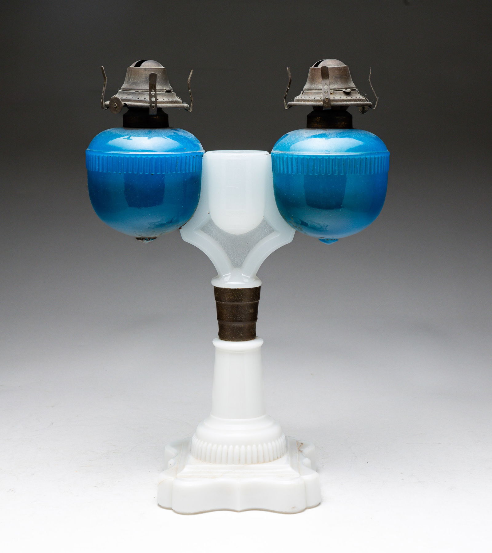 RIPLEY'S DOUBLE WEDDING LAMP. (1 of 4)