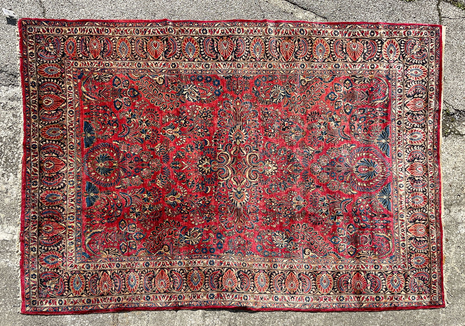 ROOM SIZE SAROUK RUG. (1 of 4)