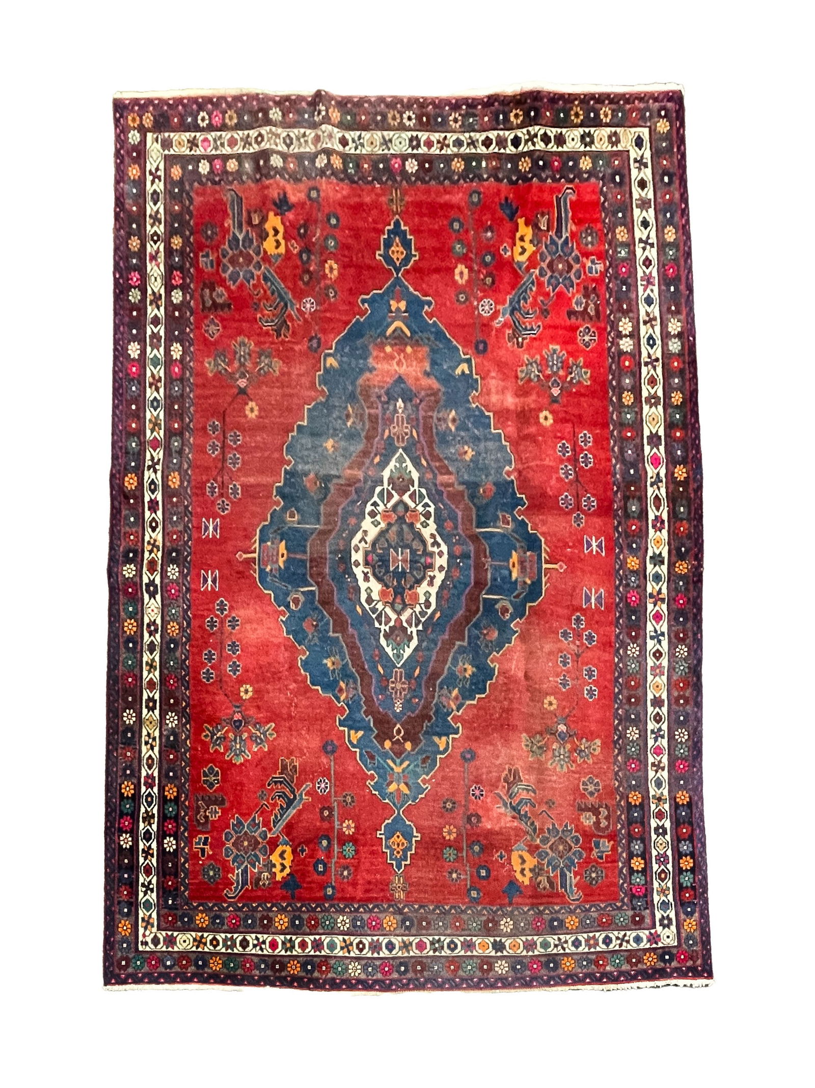 SMALL ROOM SIZE ORIENTAL RUG. (1 of 4)
