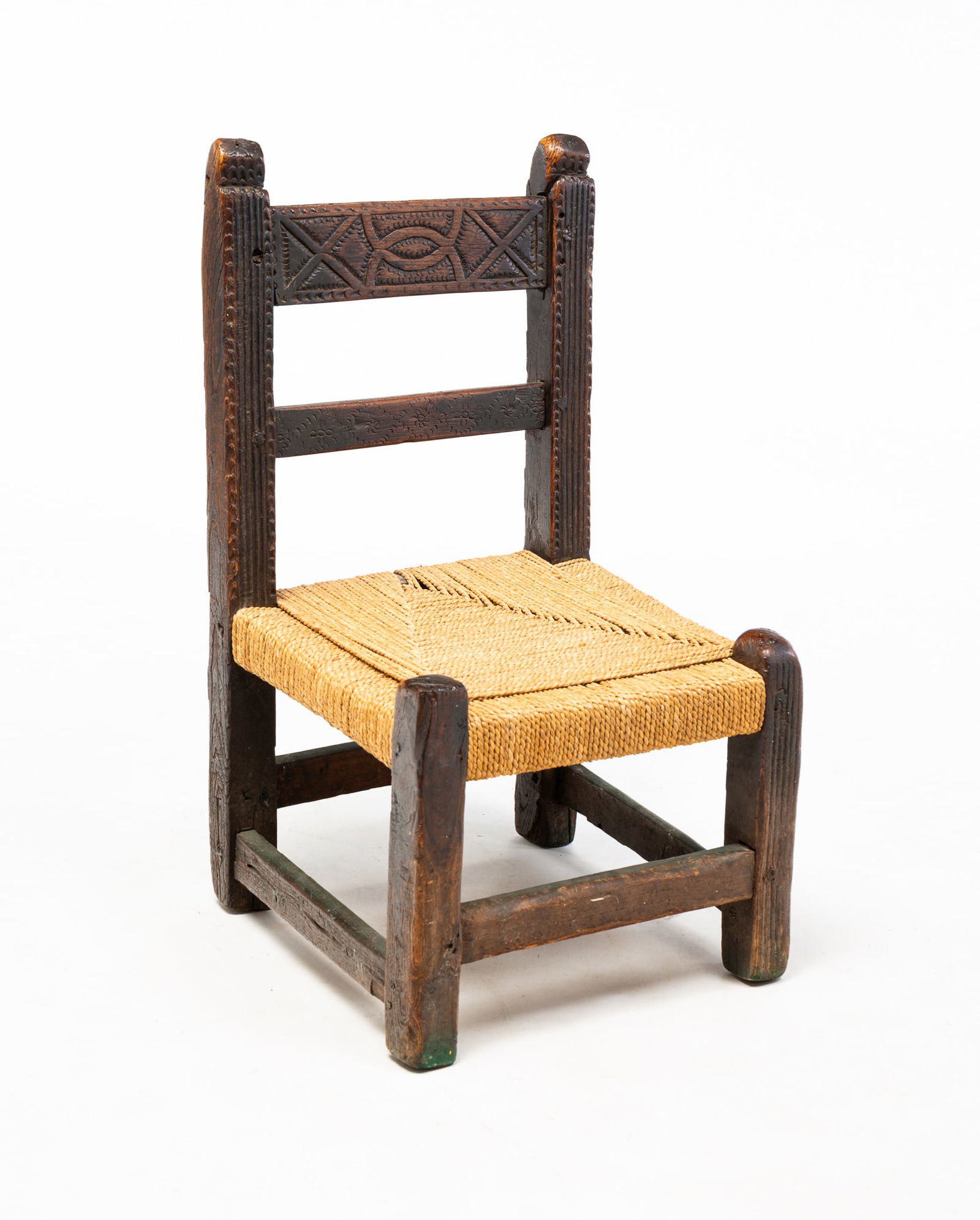 CHIP CARVED YOUTH CHAIR. (1 of 4)