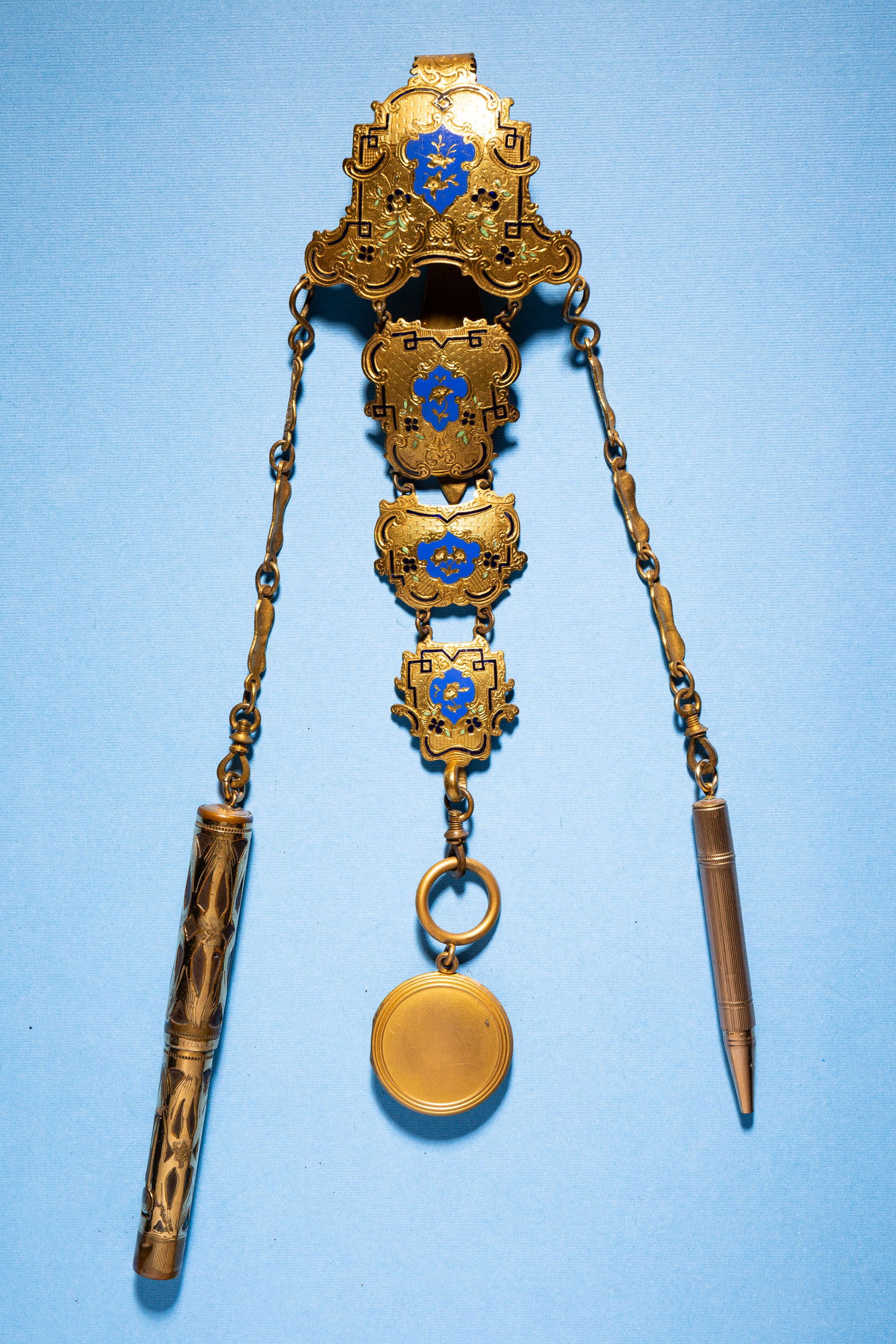 GILT CHATELAINE WITH FOUNTAIN PEN. (1 of 5)