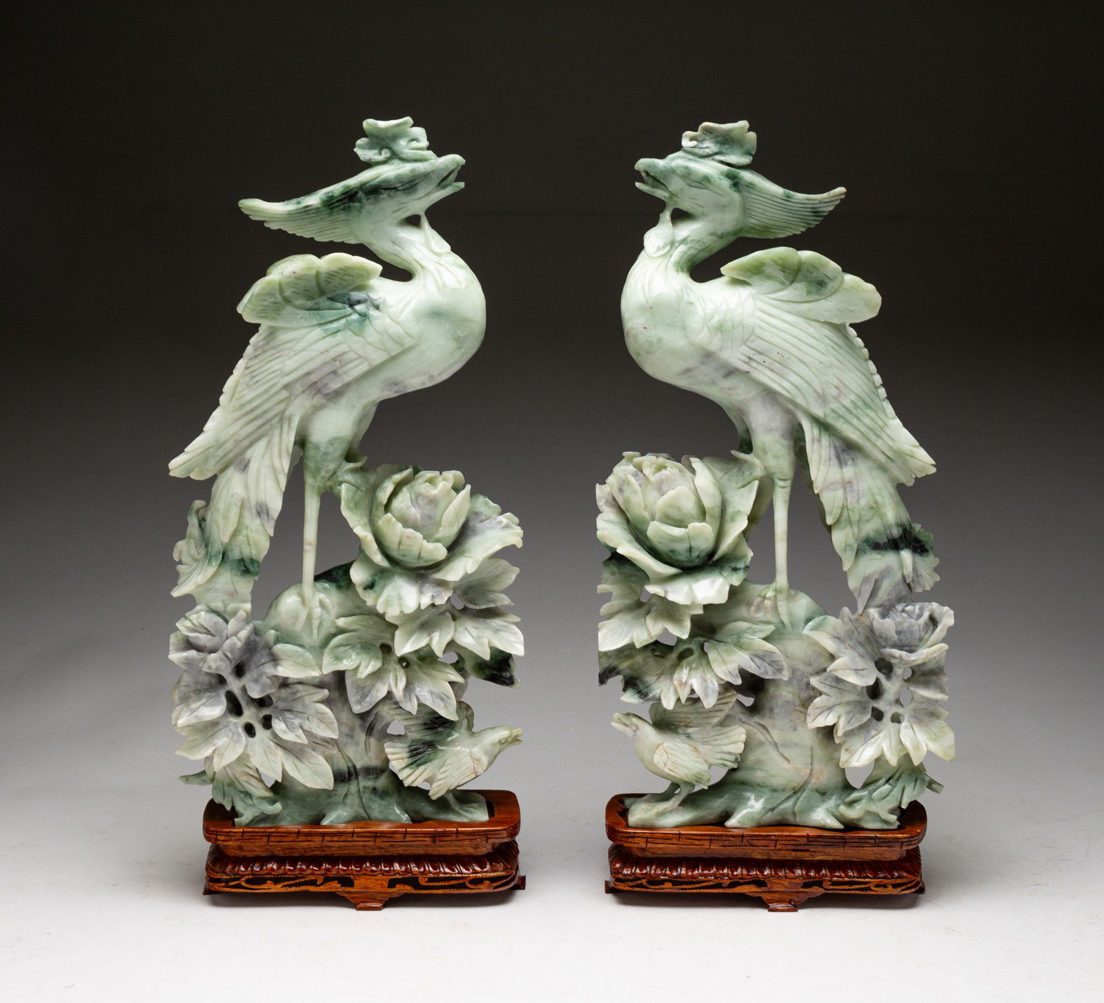 PAIR OF CARVED JADE BIRD SCULPTURES. (1 of 5)
