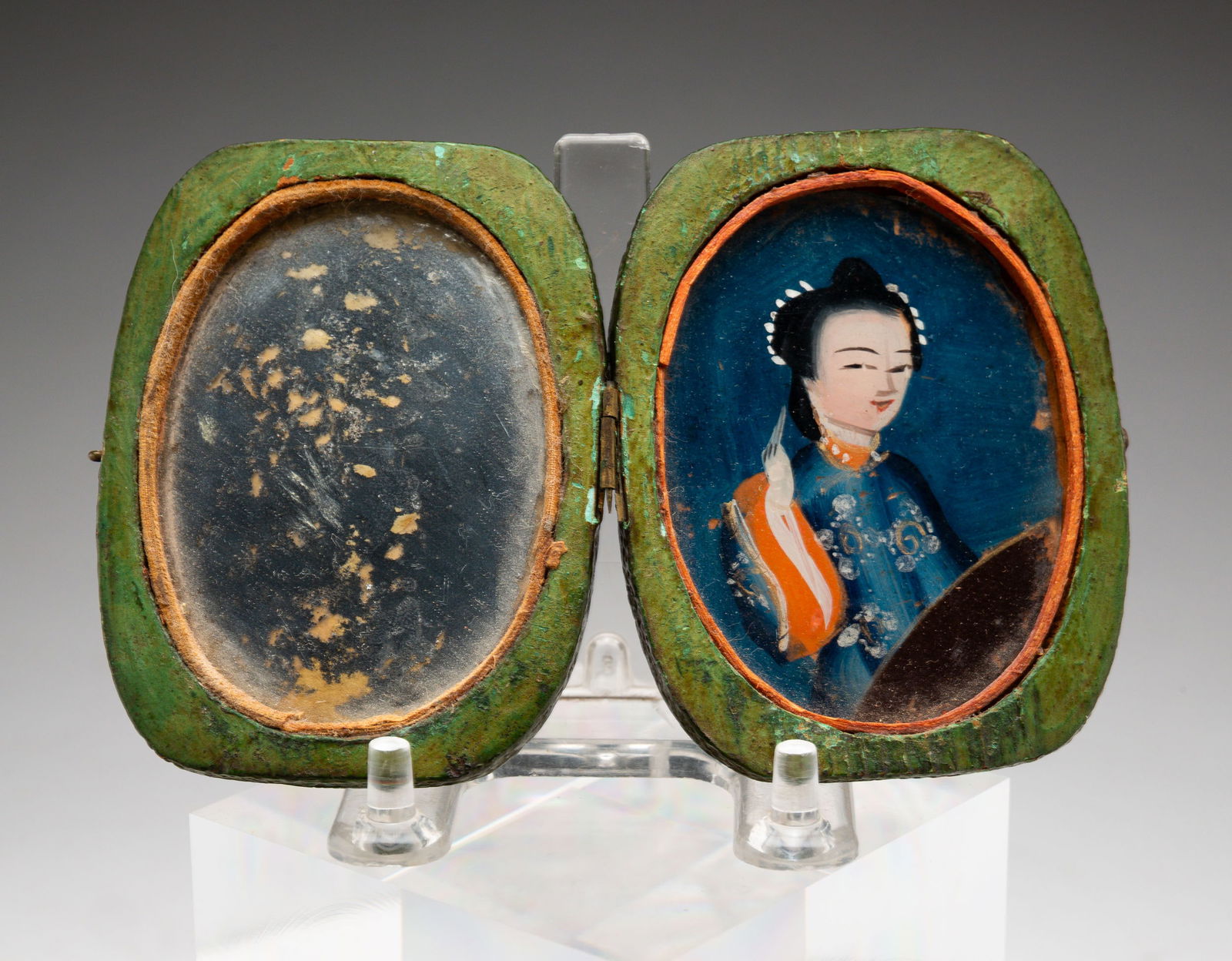 REVERSE PAINTED GLASS PORTRAIT COMPACT. (1 of 4)