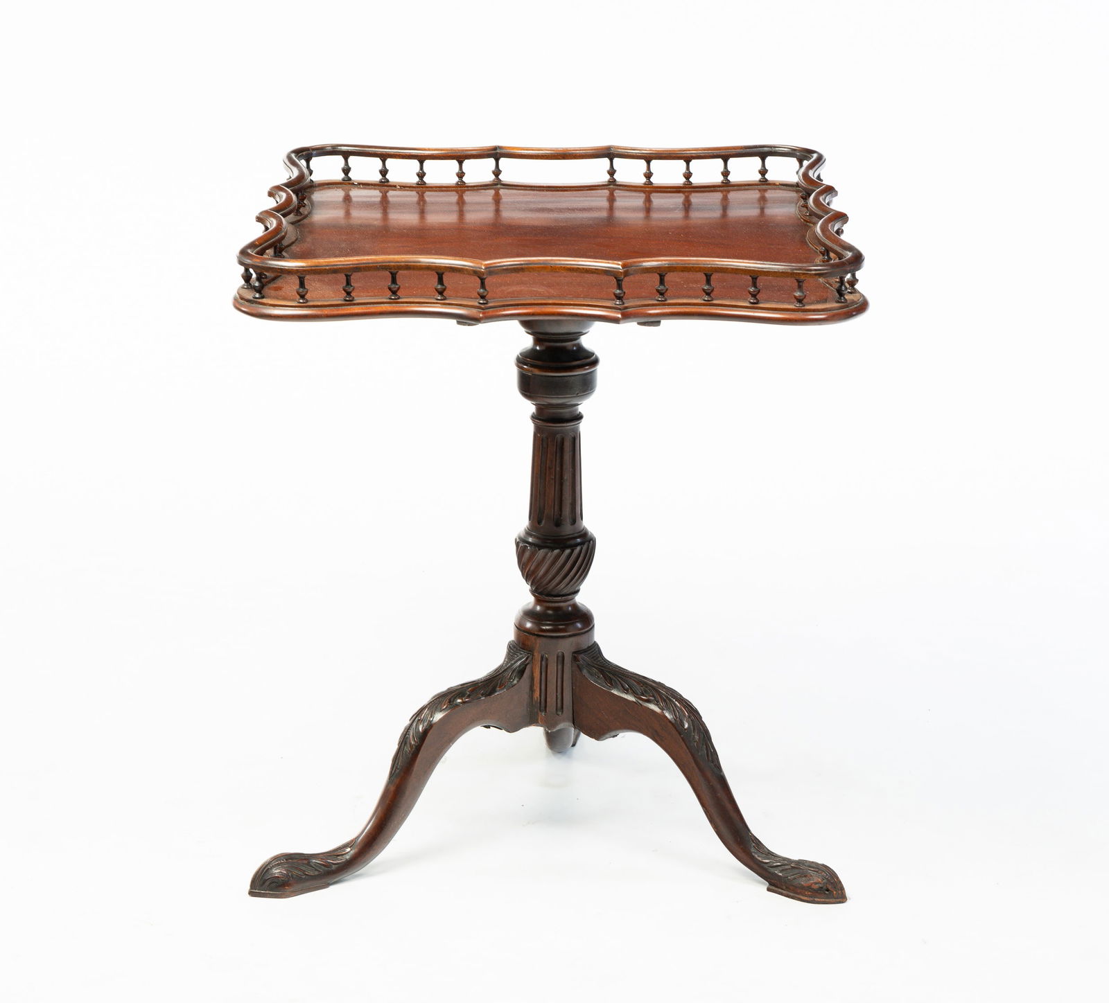 QUEEN ANNE STYLE TILT TOP TEA TABLE. (1 of 6)