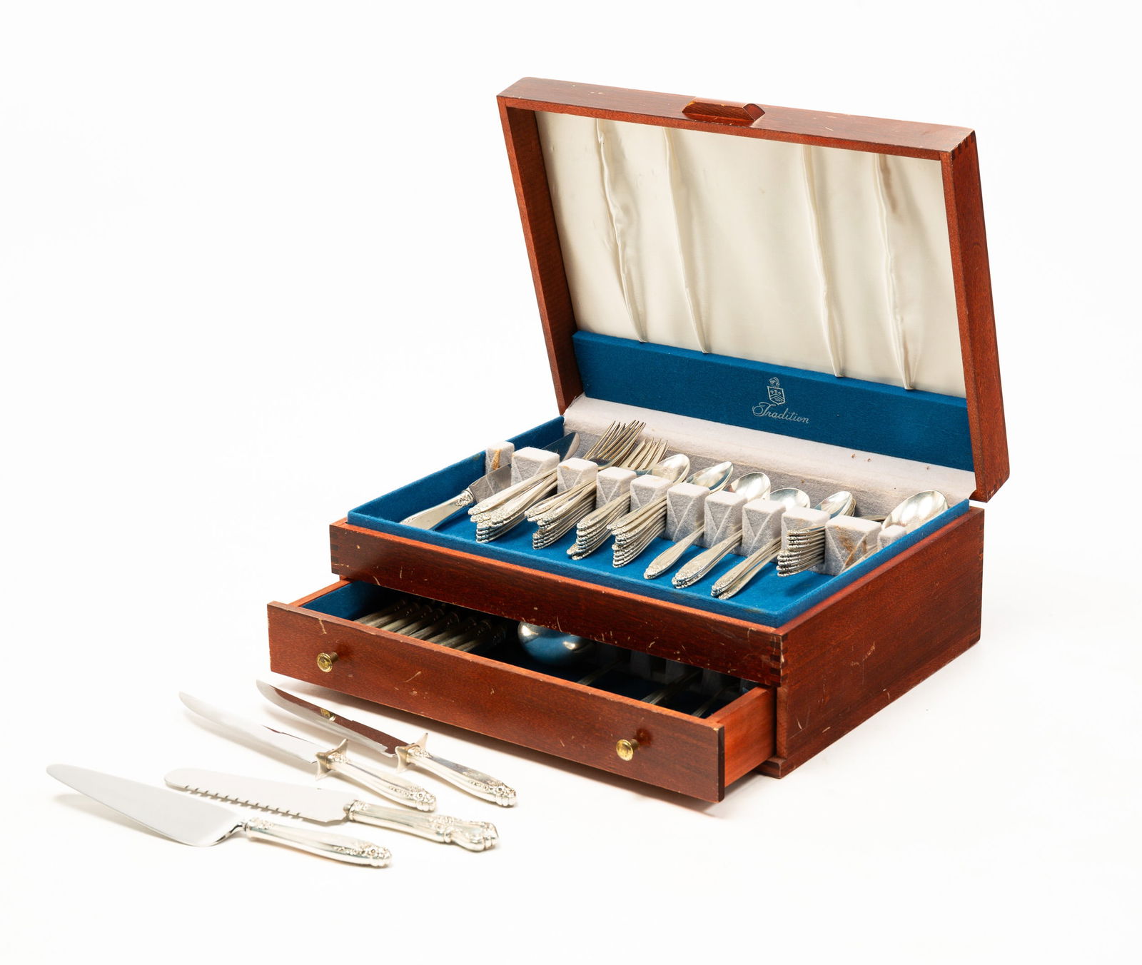 SET OF INTERNATIONAL STERLING FLATWARE. (1 of 4)