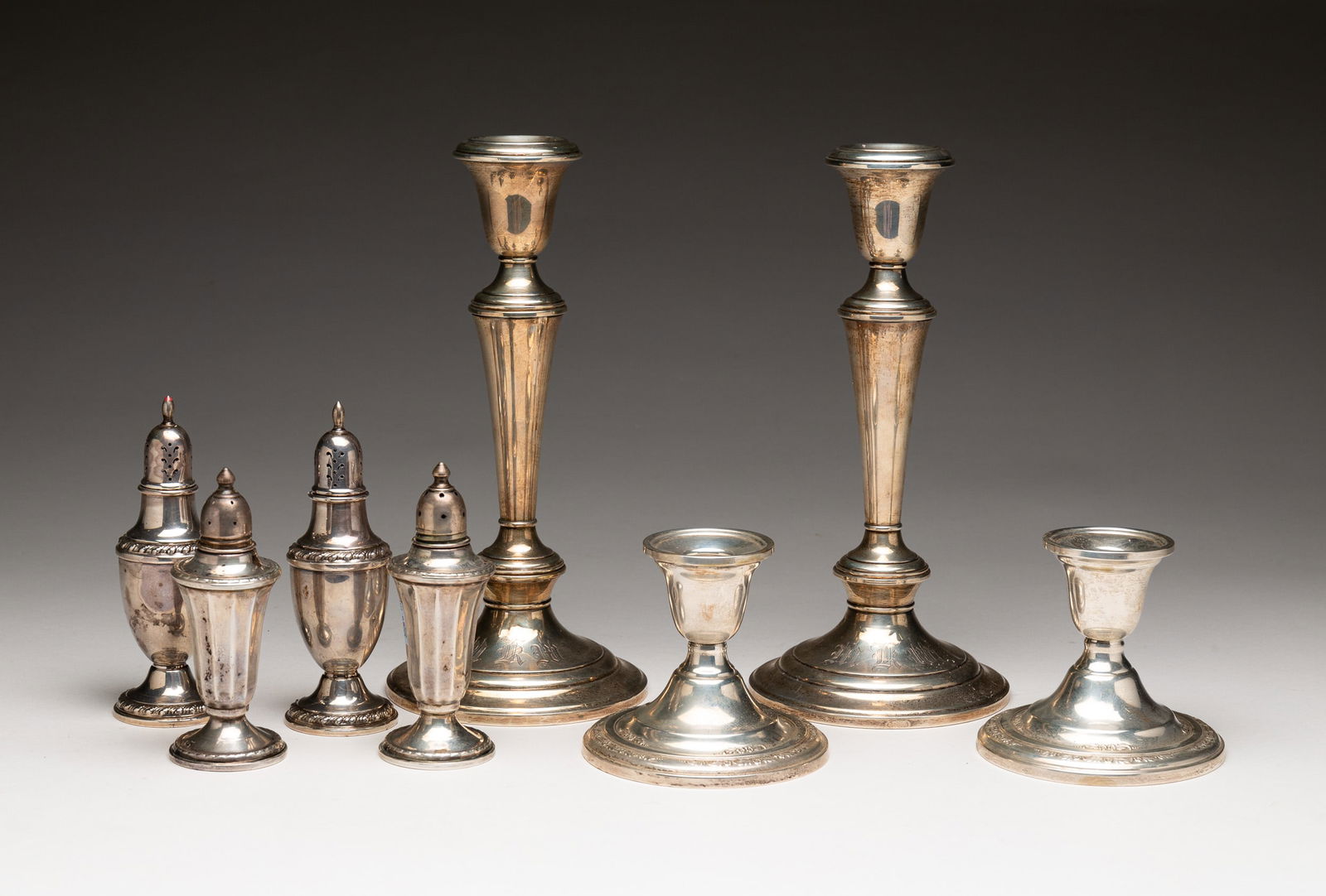 GROUP OF WEIGHTED STERLING SILVER TABLE ACCESSORIES. (1 of 6)