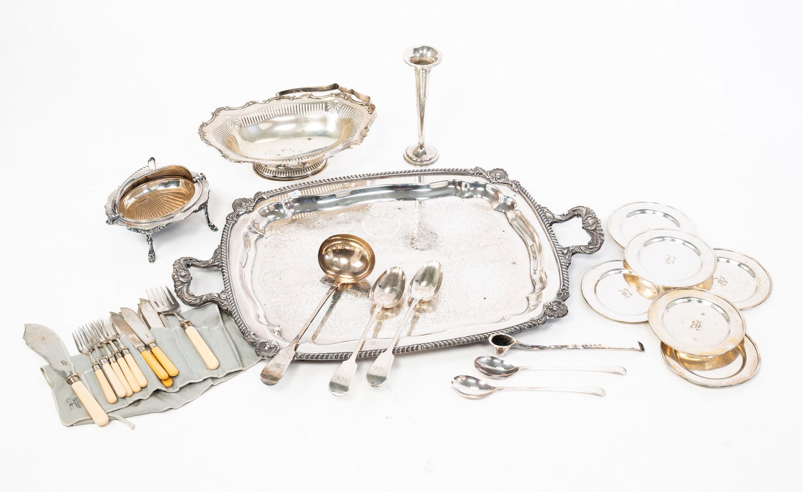 GROUP OF SILVERPLATE SERVEWARE. (1 of 8)