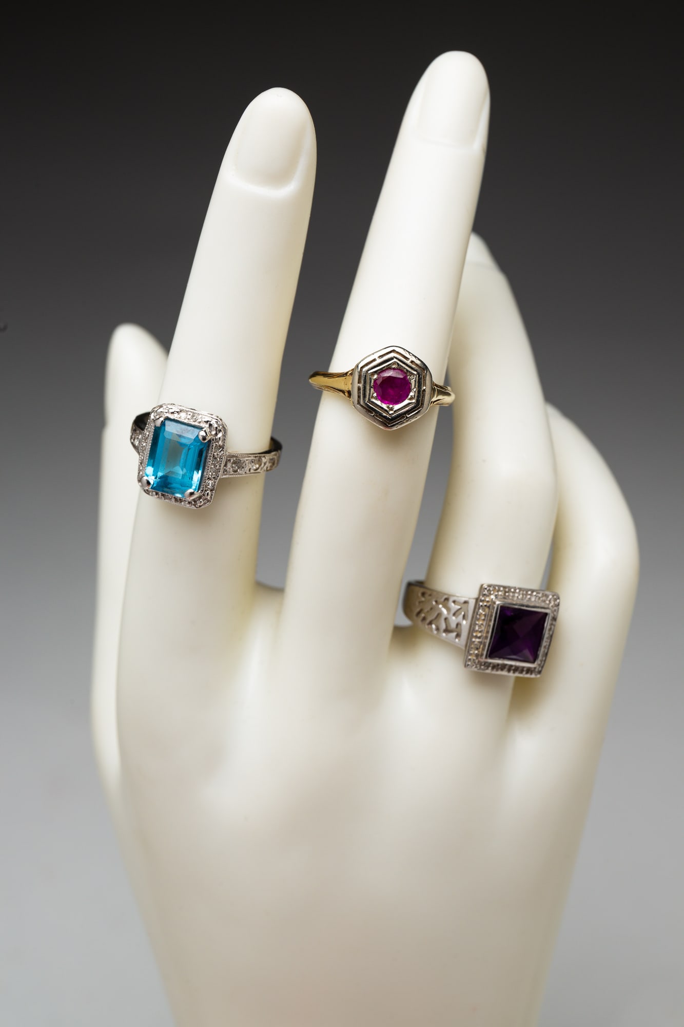 THREE 14 KARAT GOLD GEM SET RINGS. (1 of 3)