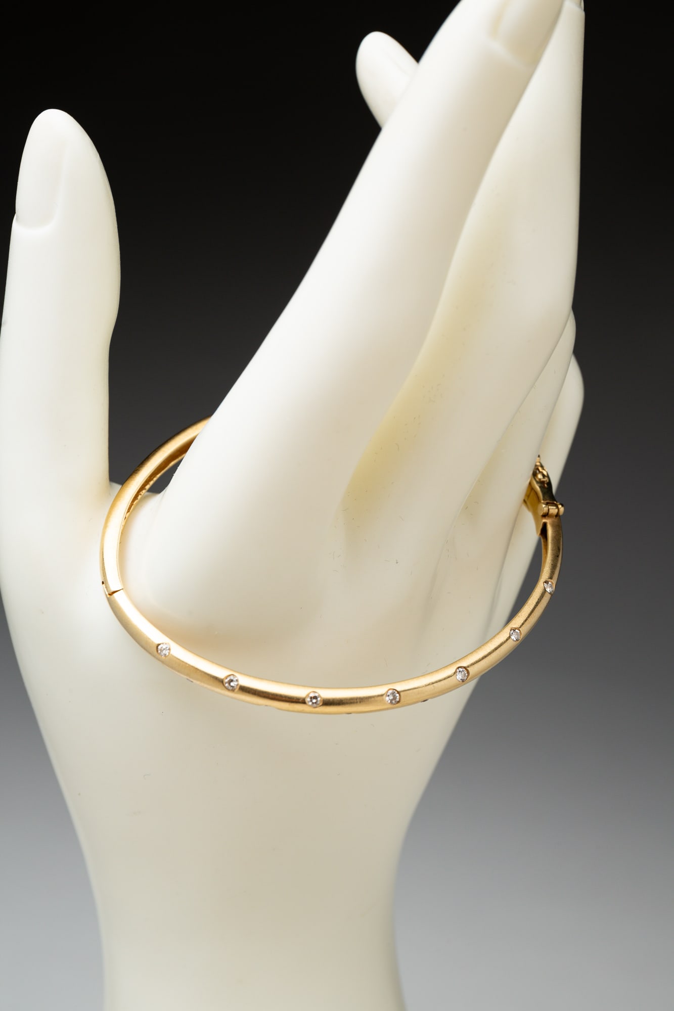 14 KARAT DIAMOND SET BANGLE BRACELET. (1 of 3)