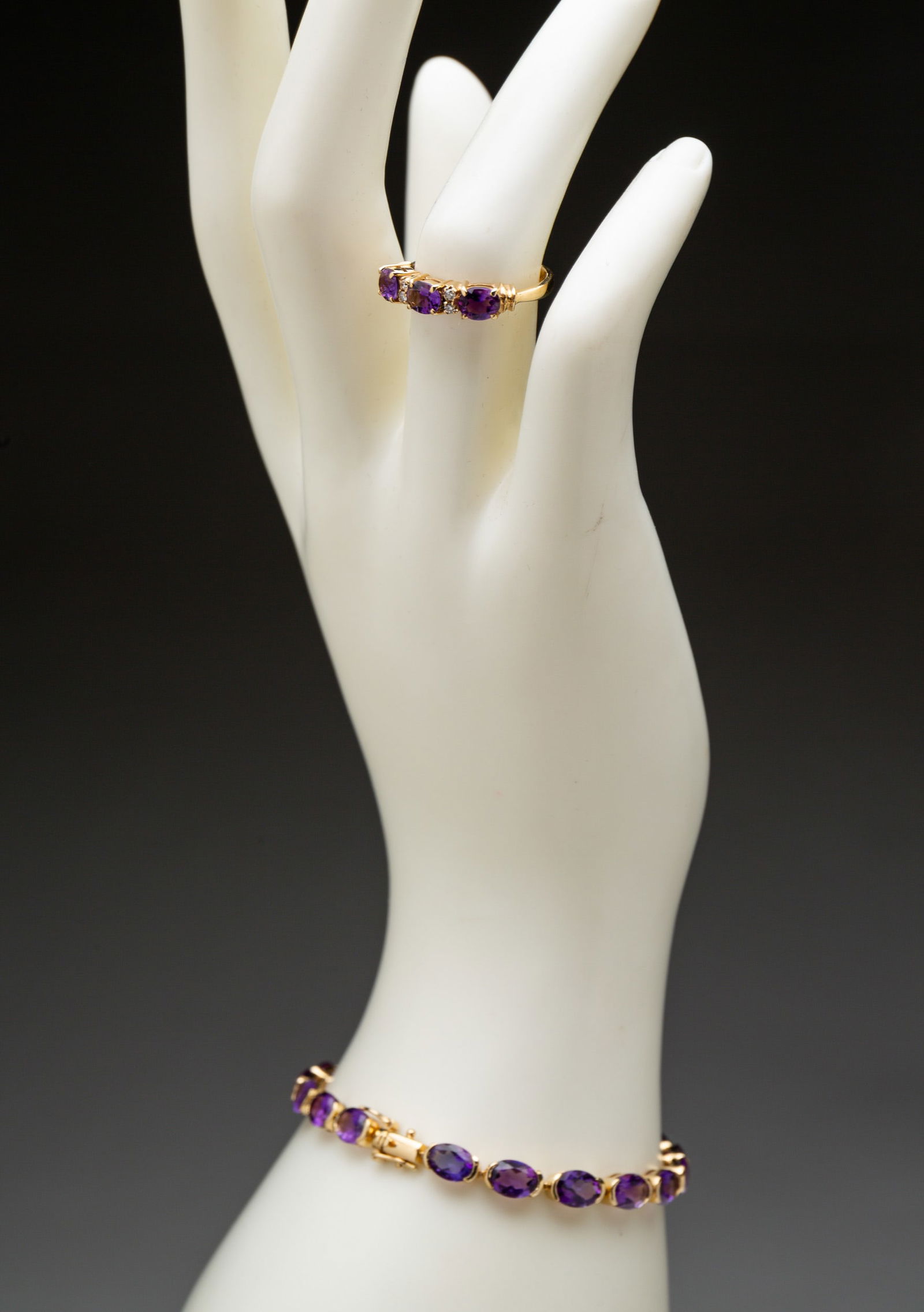 14 KARAT GOLD AND AMETHYST BRACELET & RING. (1 of 4)