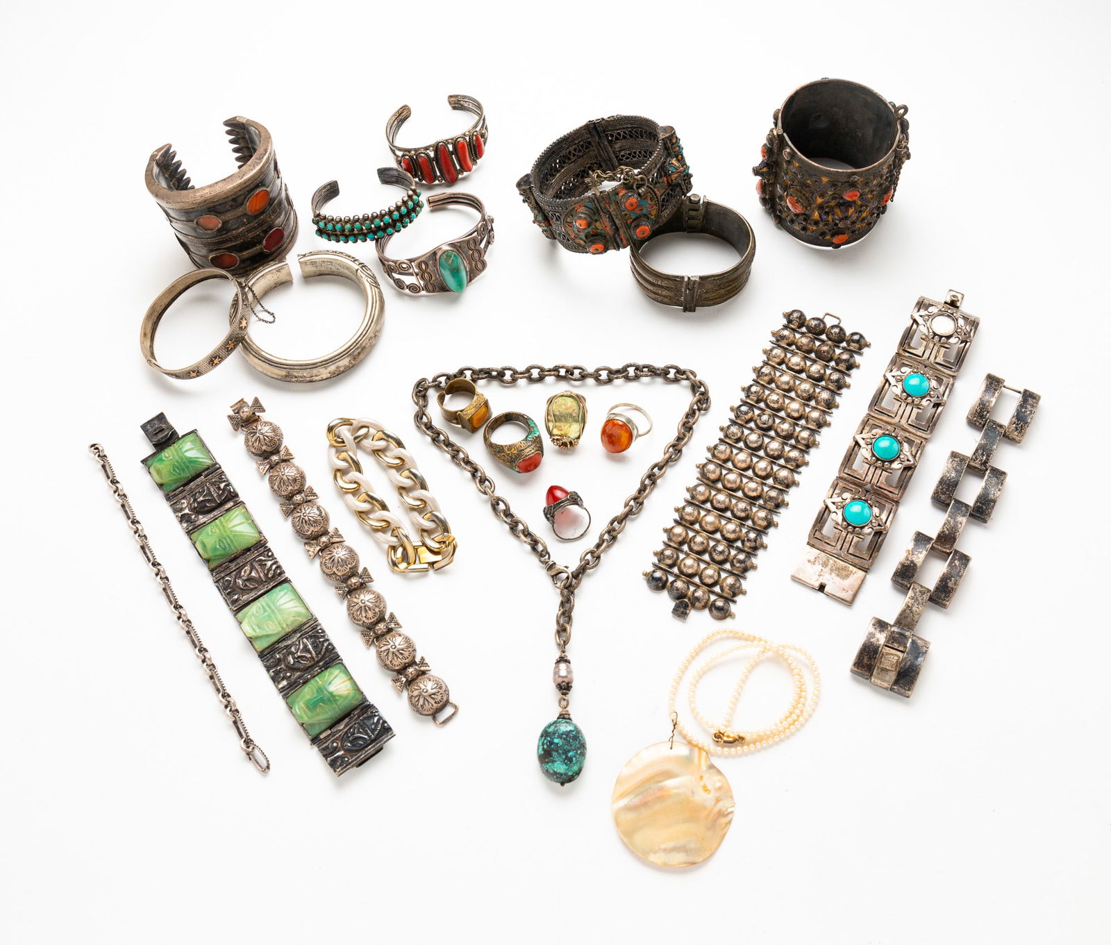 GROUP OF VINTAGE SILVER JEWELRY. (1 of 7)