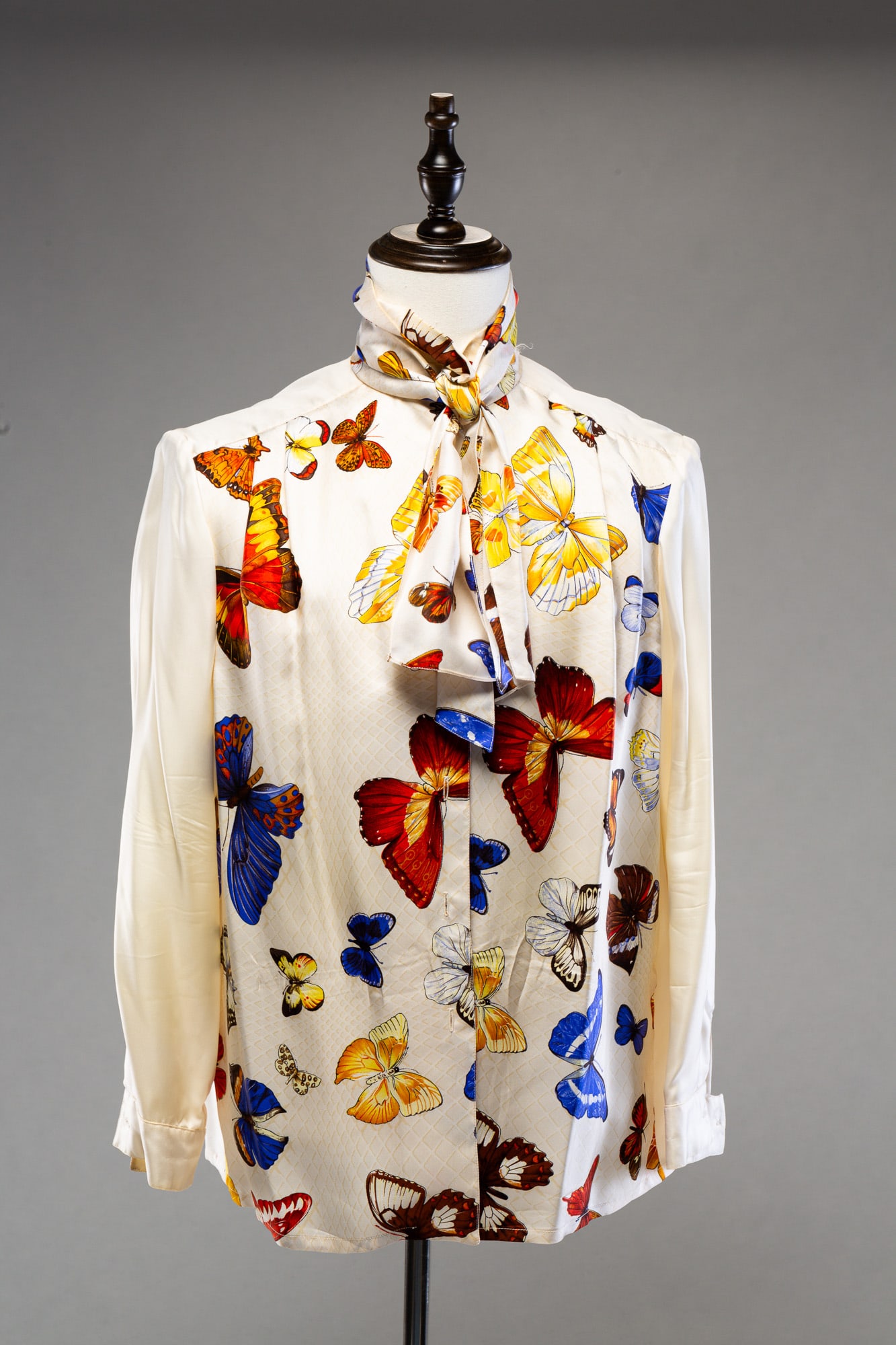 HERMES SILK BUTTERFLY BLOUSE. (1 of 3)