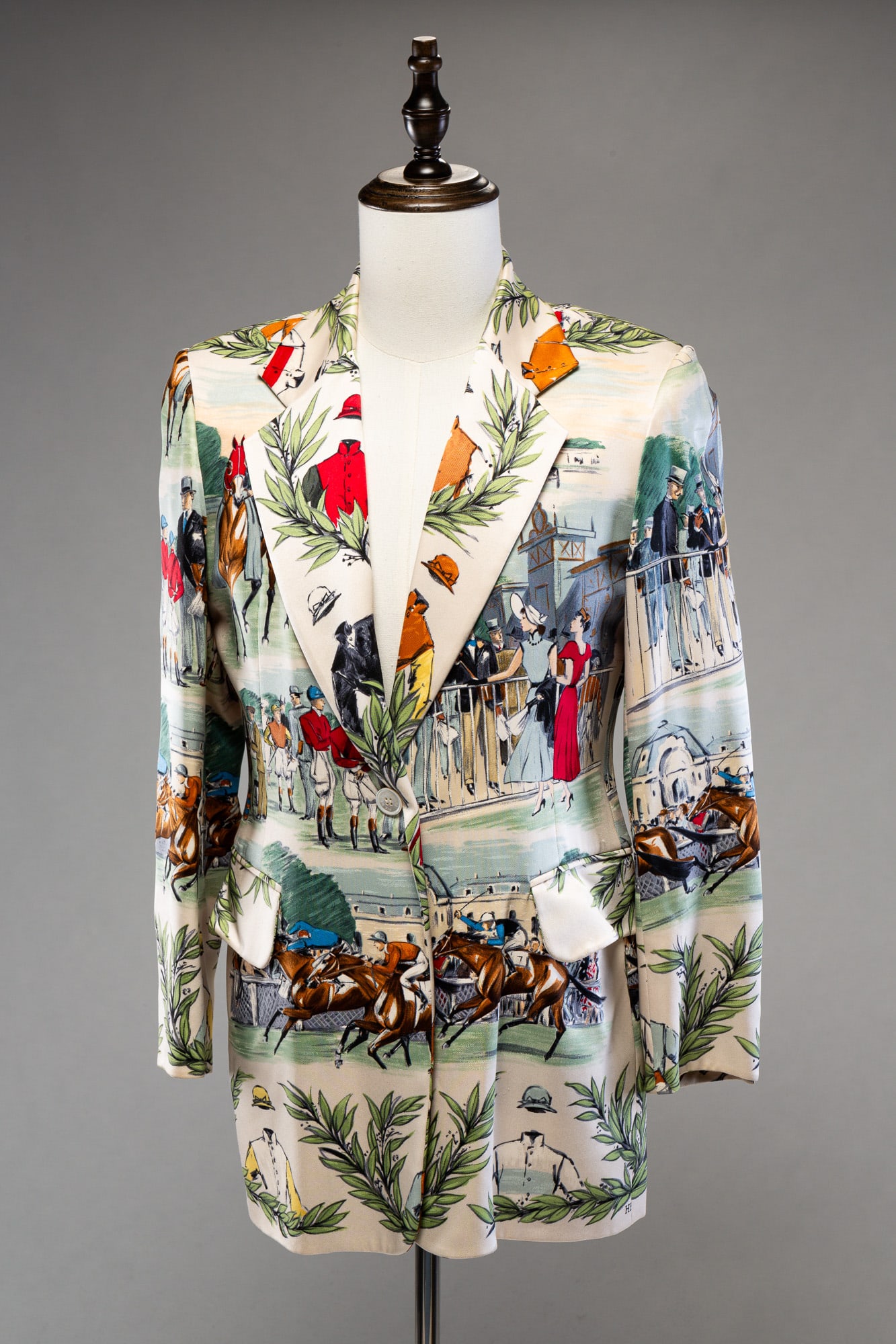HERMES WOMENS HORSE RACING MOTIF BLAZER.: French. Silk. Size 40. White ground with horse racing scenes. Light wear.