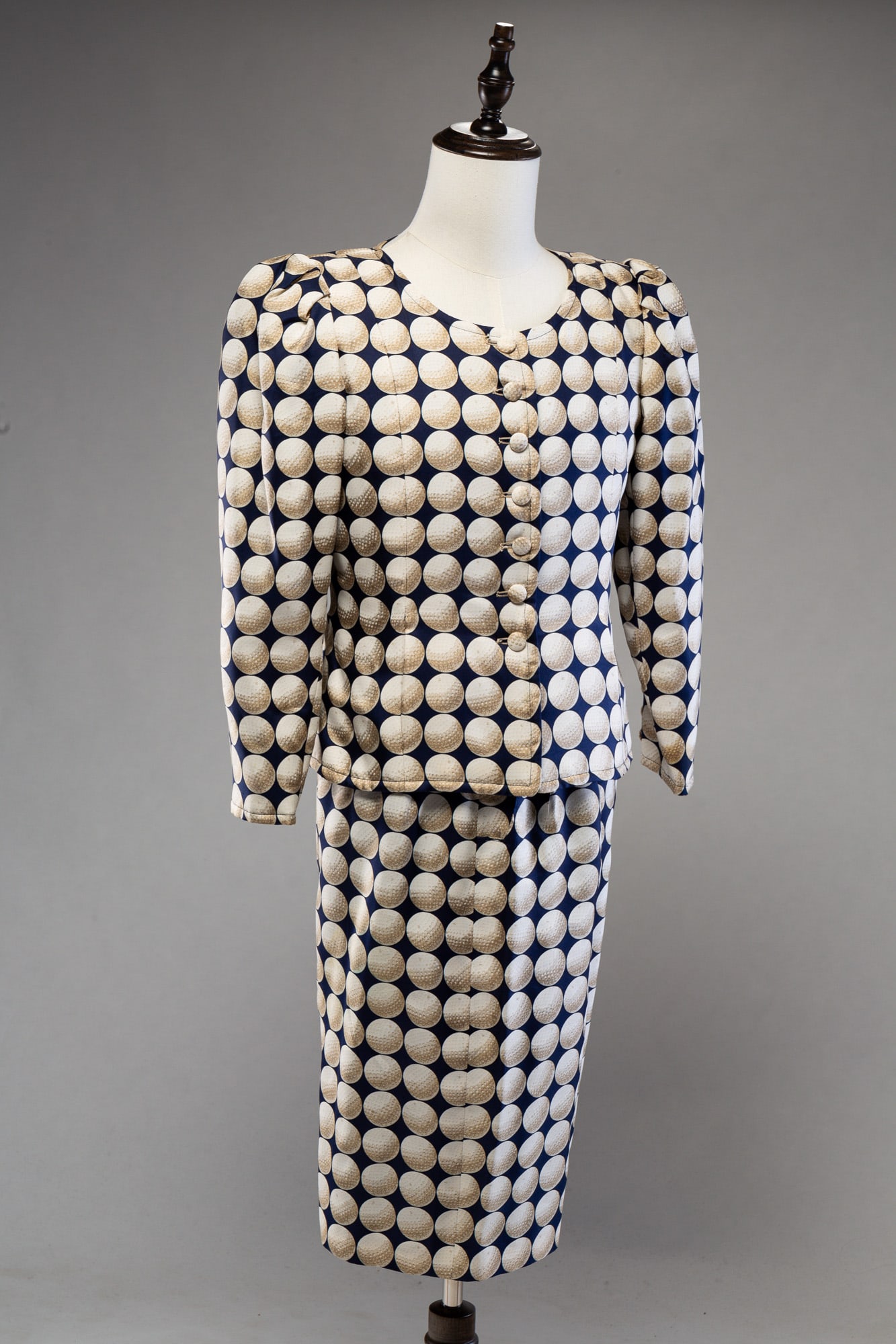 HERMES WOMEN'S TWO-PIECE SUIT. (1 of 3)