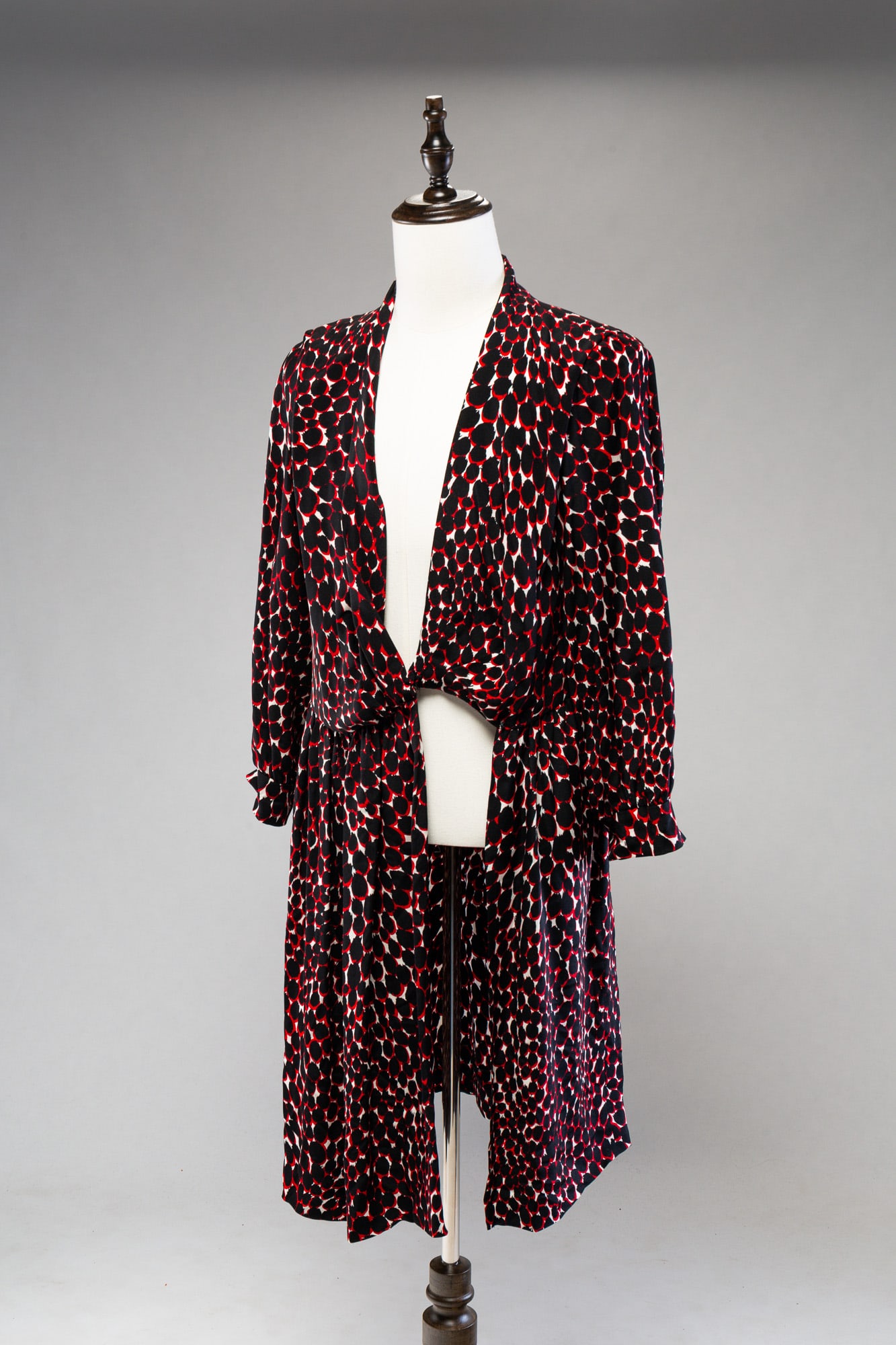 YVES SAINT LAURENT DRESS.: French. Silk. Size 40. Decorative all-over spotted print in black, white and red.