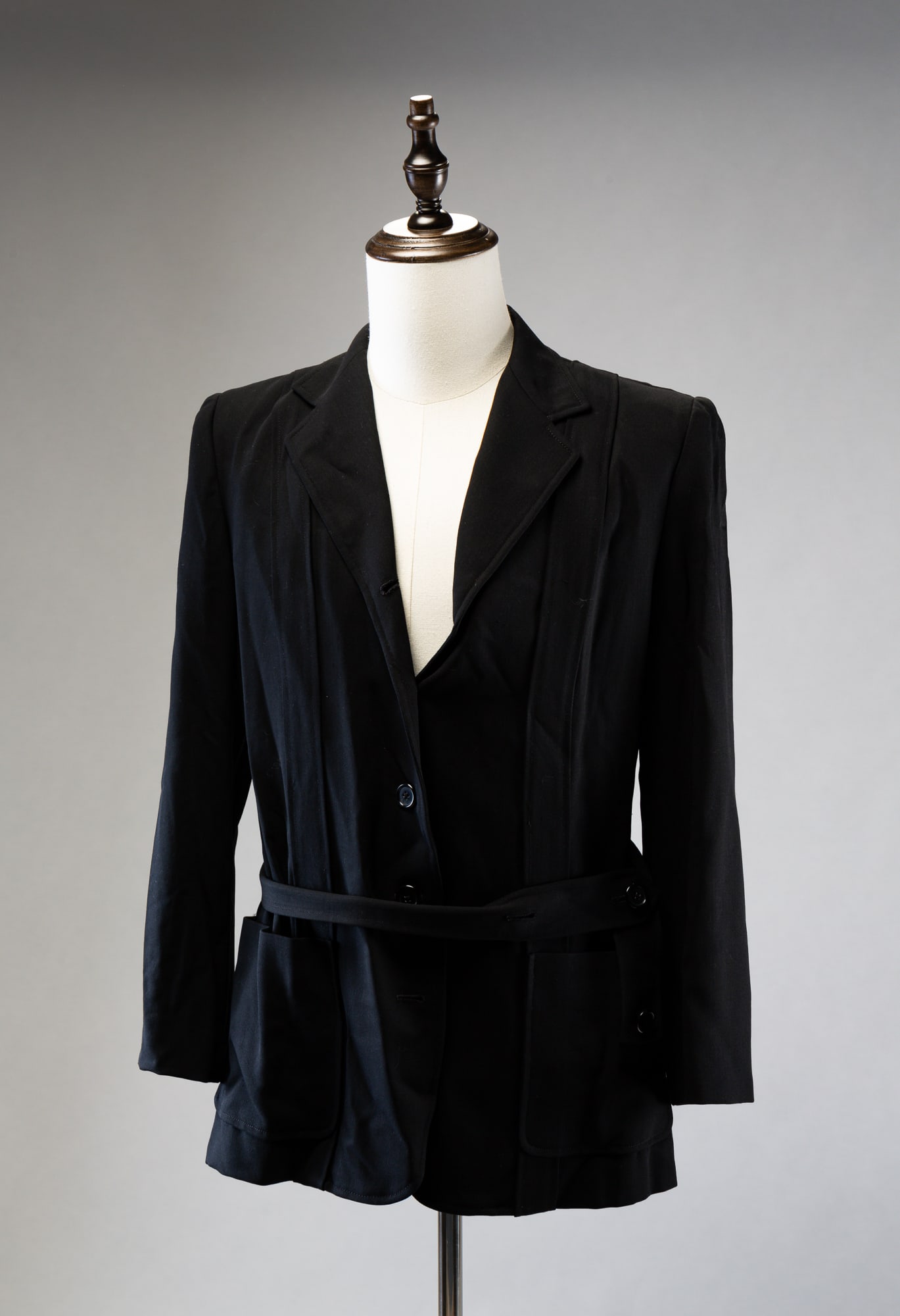 GROUP OF DESIGNER CLOTHING. (1 of 17)