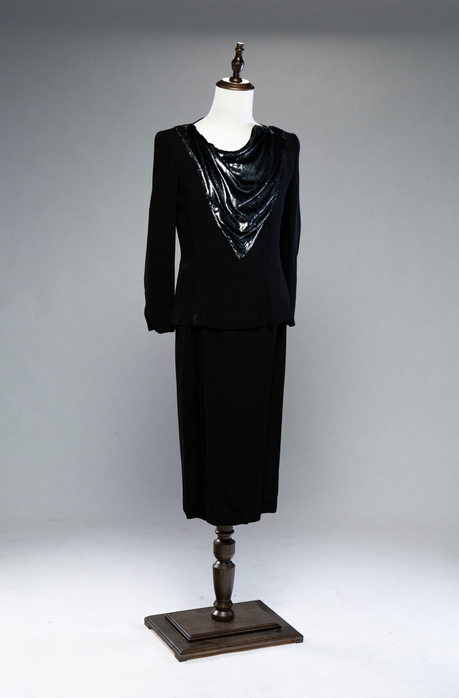 GROUPING LOUIS FERAUD CLOTHING. (1 of 9)