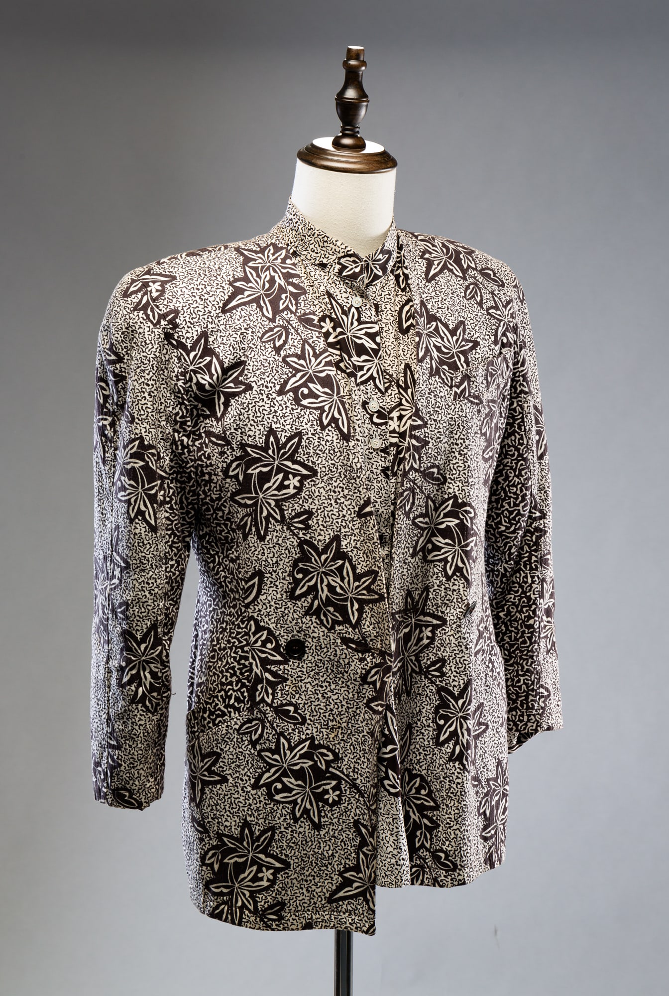 THREE ESCADA BLOUSES WITH MATCHING BLAZERS. (1 of 8)