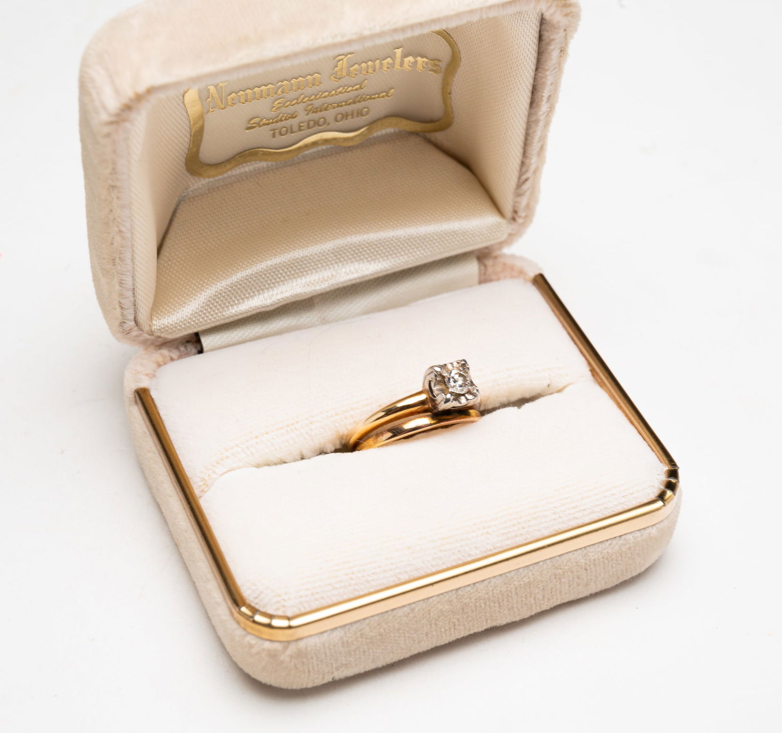 14 KARAT YELLOW GOLD BRIDAL SET. (1 of 3)